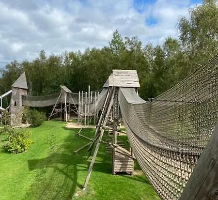 بيت للعطل Op Recreatiepark Petite Suisse Met Zwembad
